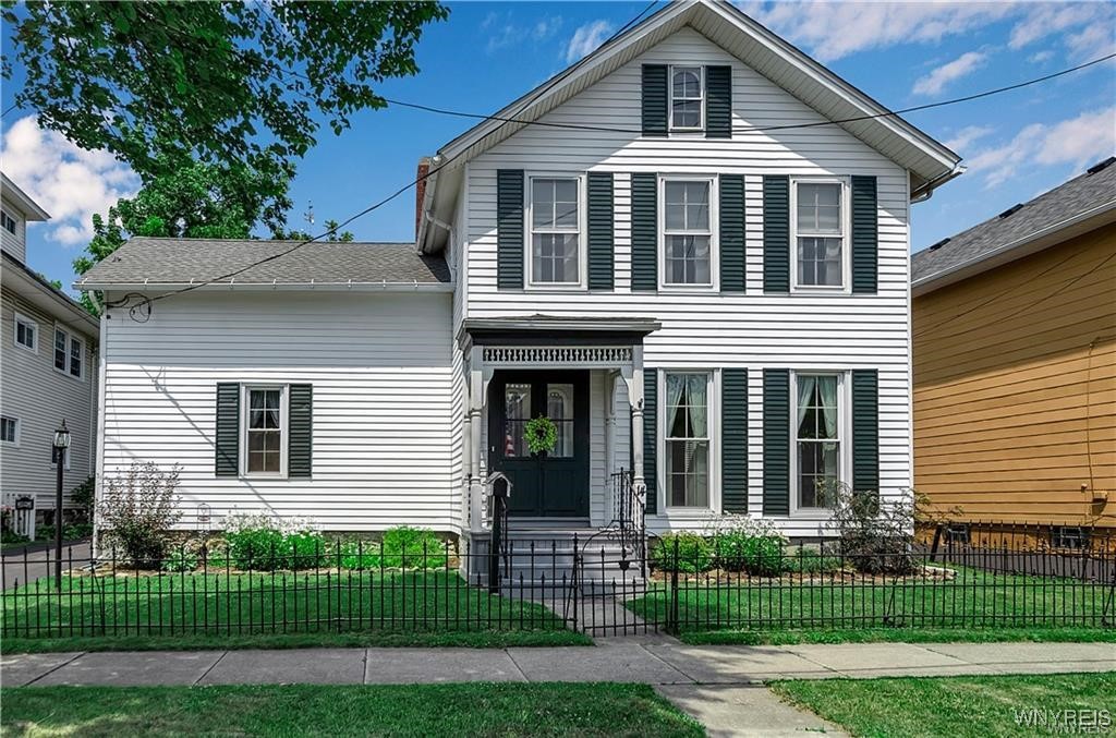 14 Pleasant Avenue, Lancaster, New York image 1