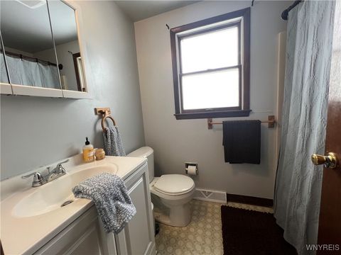 Tiny photo for 929 Remington Drive, North Tonawanda, NY 14120 (MLS # B1660588)
