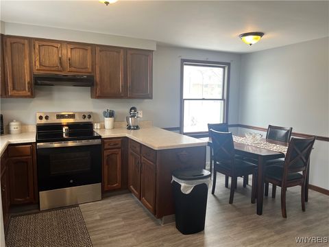Tiny photo for 929 Remington Drive, North Tonawanda, NY 14120 (MLS # B1660588)