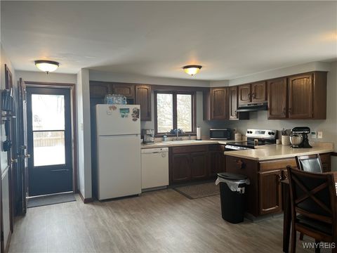 Tiny photo for 929 Remington Drive, North Tonawanda, NY 14120 (MLS # B1660588)