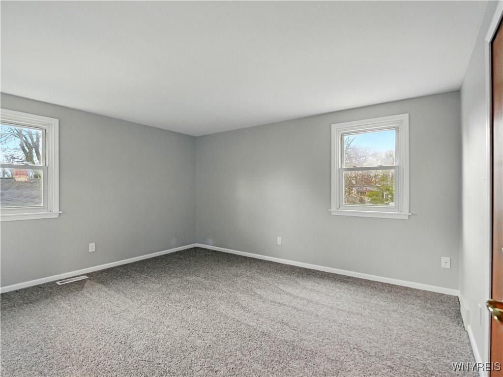 864 Sun Valley Drive, North Tonawanda, New York image 9