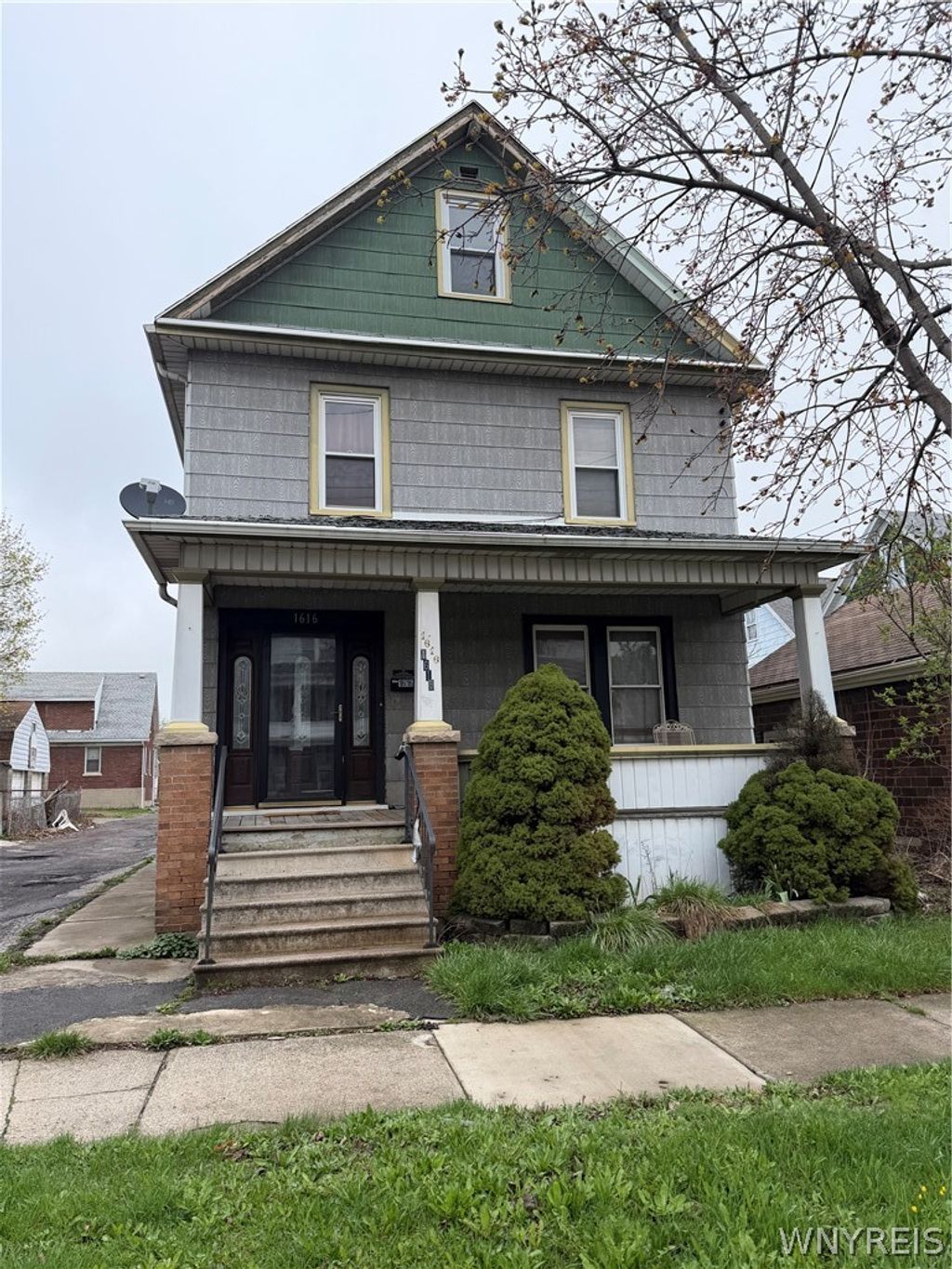 Photo of 1616 Walnut Avenue, Niagara Falls, NY 14301 (MLS # B1673307)
