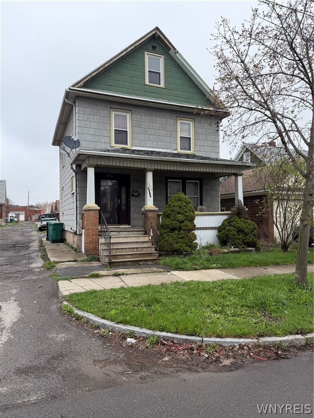 Photo of 1616 Walnut Avenue, Niagara Falls, NY 14301 (MLS # B1673307)