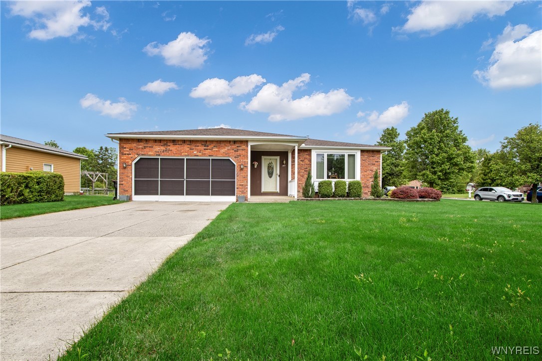 1 Woodstream Drive, Lancaster, New York image 4