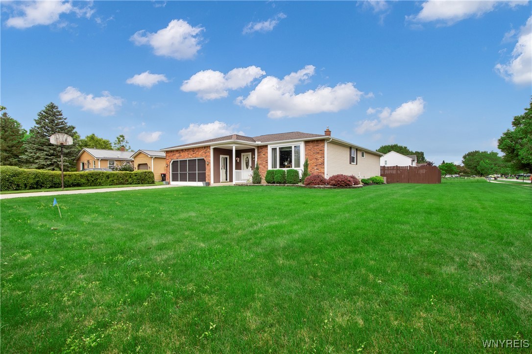 1 Woodstream Drive, Lancaster, New York image 5