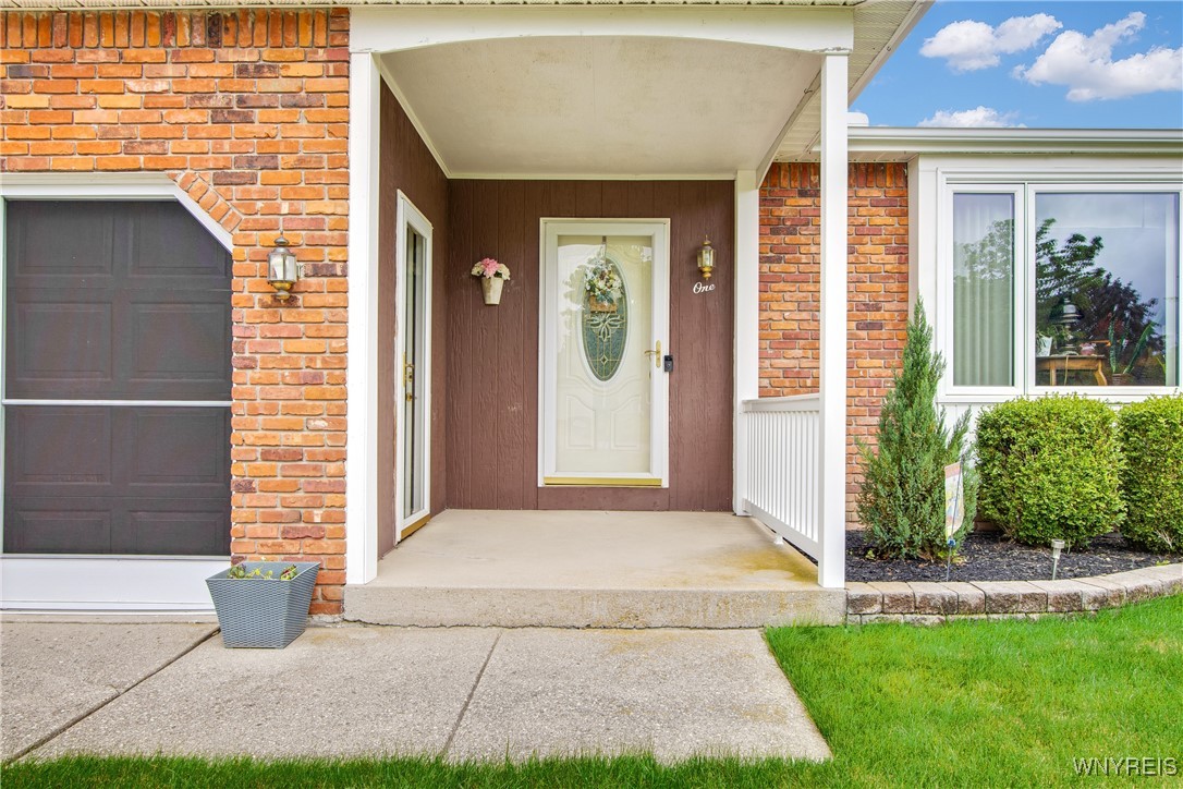 1 Woodstream Drive, Lancaster, New York image 6
