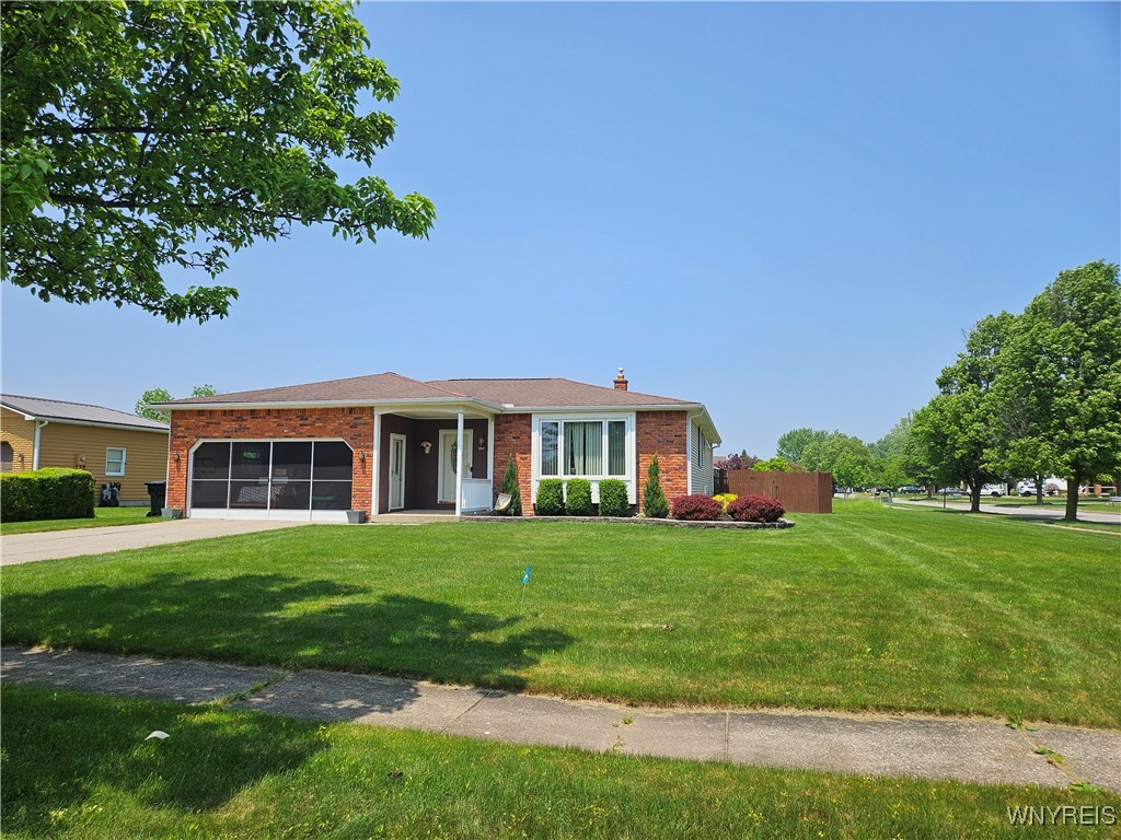 1 Woodstream Drive, Lancaster, New York image 2