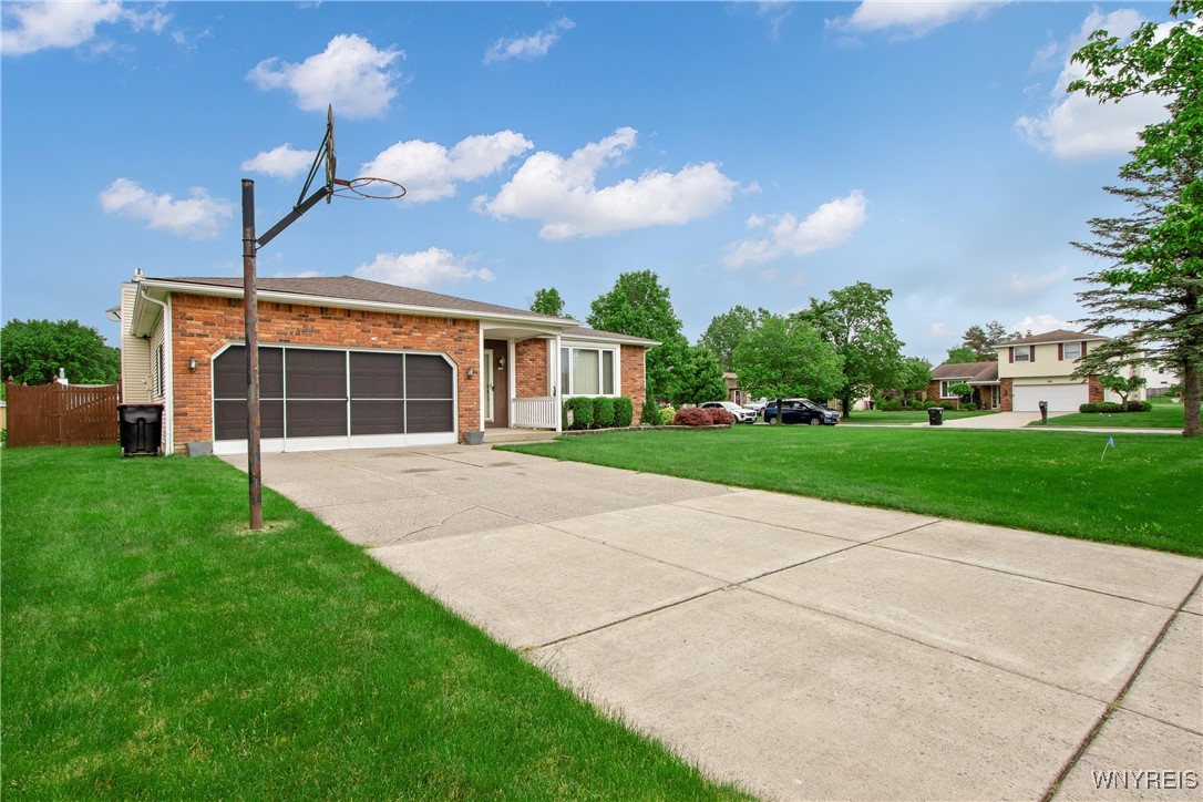 1 Woodstream Drive, Lancaster, New York image 3