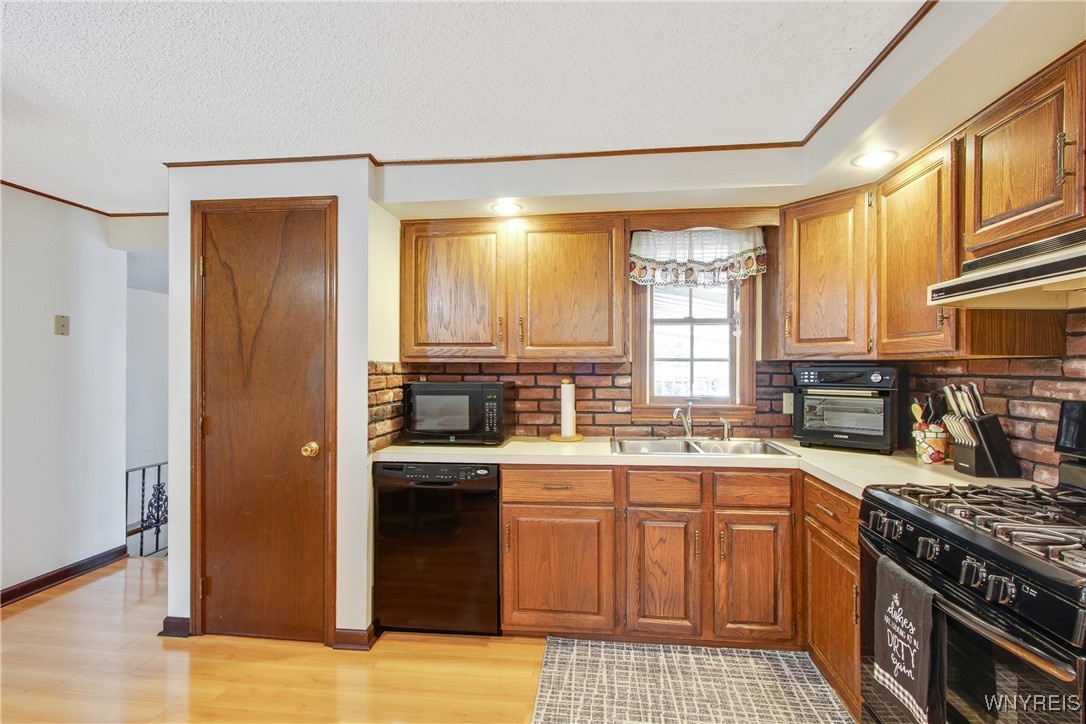 1 Woodstream Drive, Lancaster, New York image 11