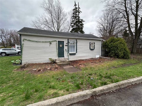 Homes For Sale - 260 E Bank Street<br/> Albion, NY 14411