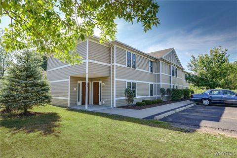 Photo of 25 Stonington, Amherst, NY 14068 (MLS # B1650155)