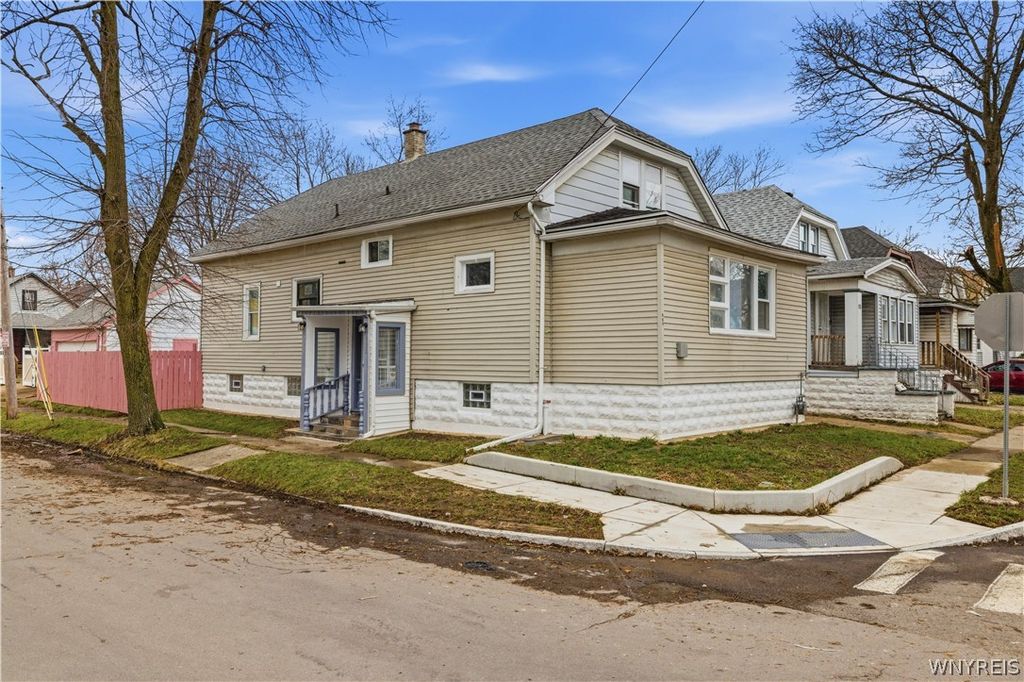 Photo of 132 Goembel Avenue, Buffalo, NY 14211 (MLS # B1669012)