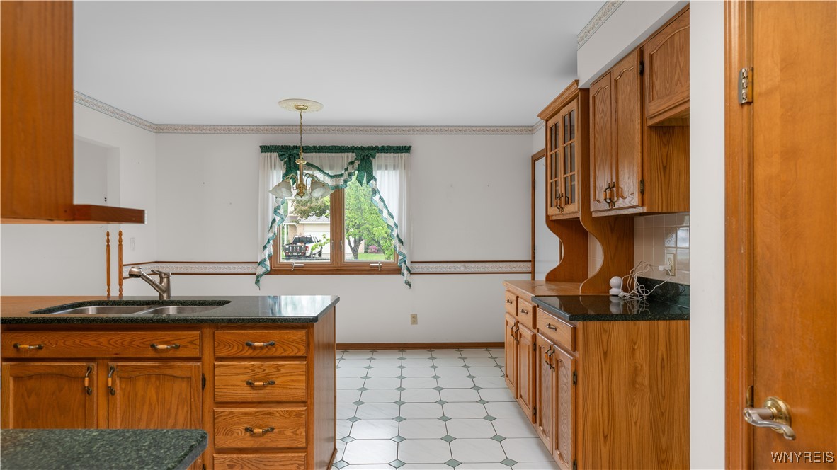 21 Eagle Terrace, Lancaster, New York image 4
