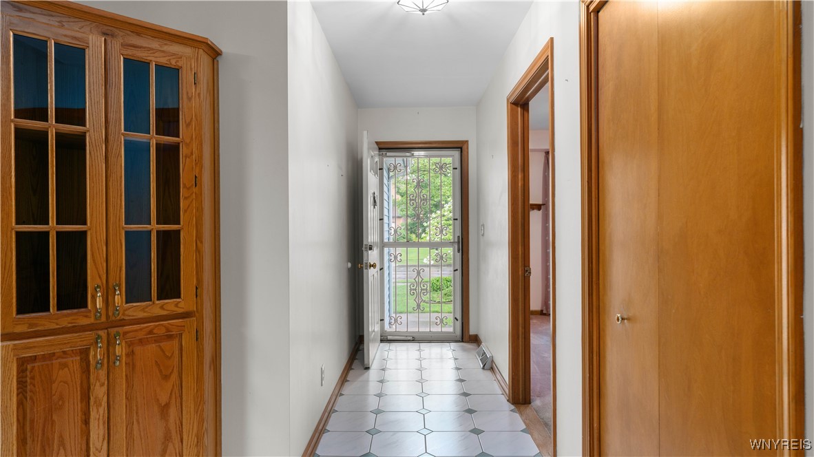 21 Eagle Terrace, Lancaster, New York image 3