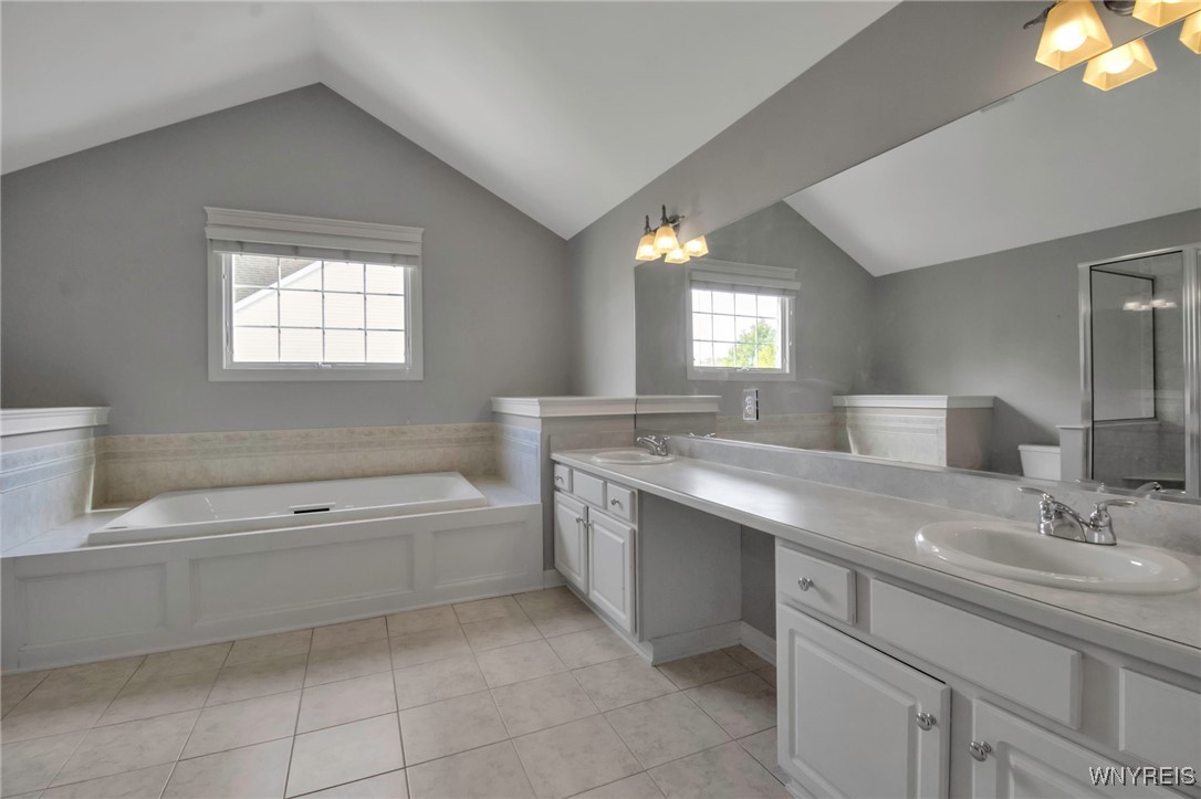 5545 Marthas Vineyard, Clarence, New York image 37