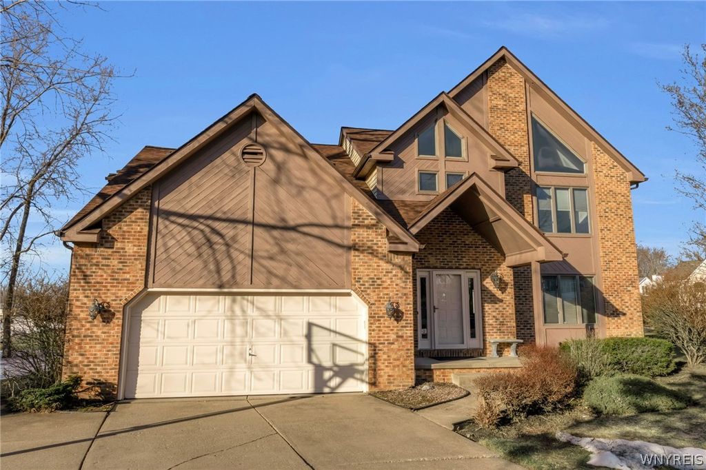 Photo of 8 Amsley Ct Ct, Amherst, NY 14051 (MLS # B1666389)