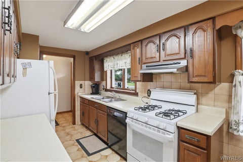 Tiny photo for 400 Ayer Road, Amherst, NY 14221 (MLS # B1702168)