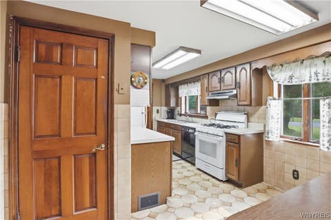 Tiny photo for 400 Ayer Road, Amherst, NY 14221 (MLS # B1702168)