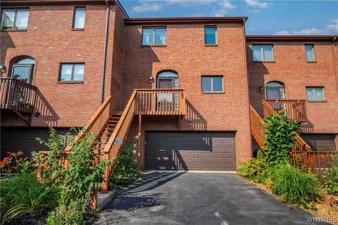 Townhouse For Sale - 418 Lakefront Blvd Blvd<br/> Buffalo, NY 14202