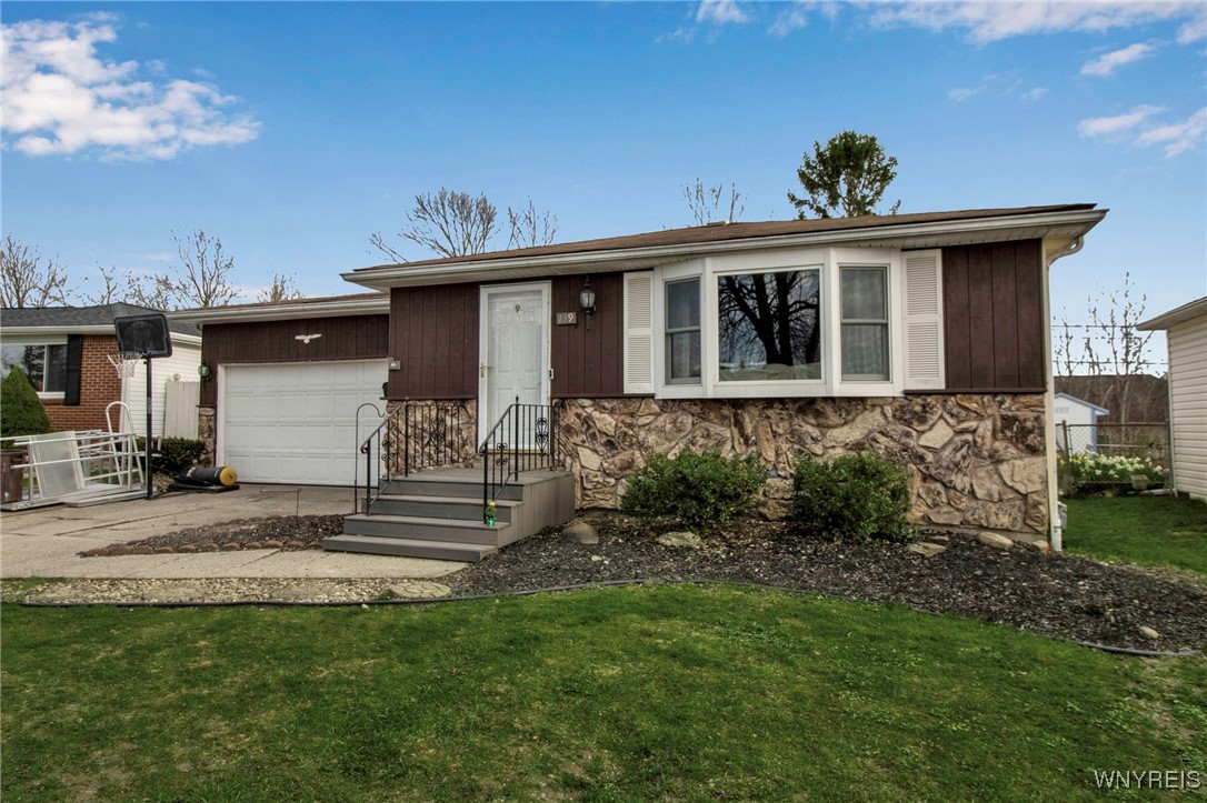 139 Sprucewood Drive, Cheektowaga, New York image 2