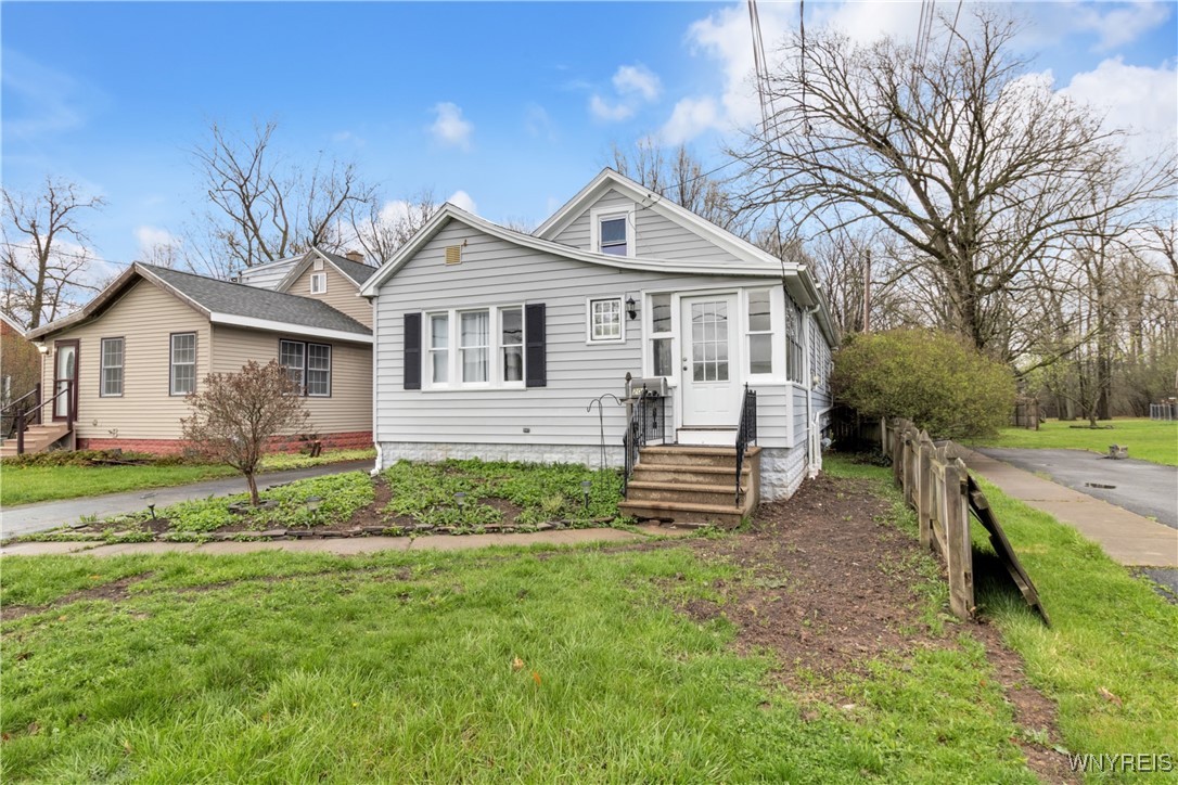209 Dellwood Road, Amherst, New York image 1