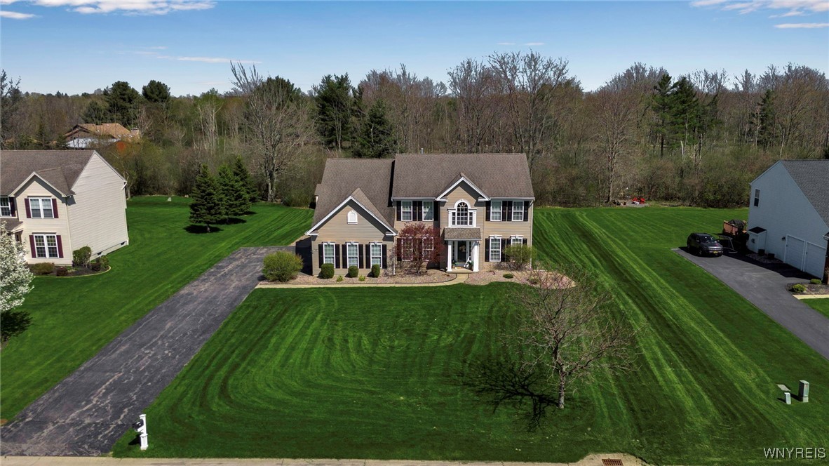 74 Graystone Lane, Orchard Park, New York image 2