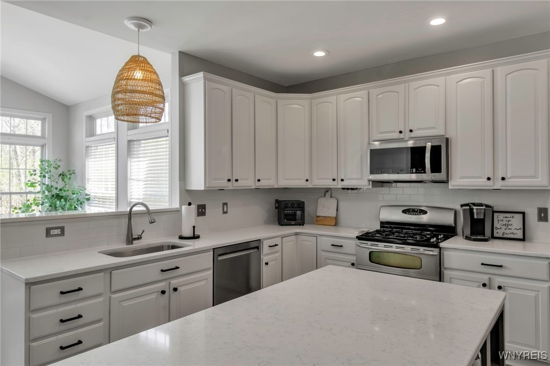 74 Graystone Lane, Orchard Park, New York image 14