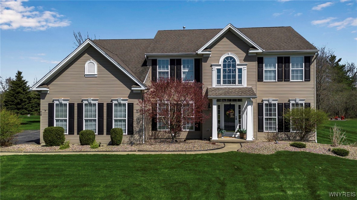 74 Graystone Lane, Orchard Park, New York image 1