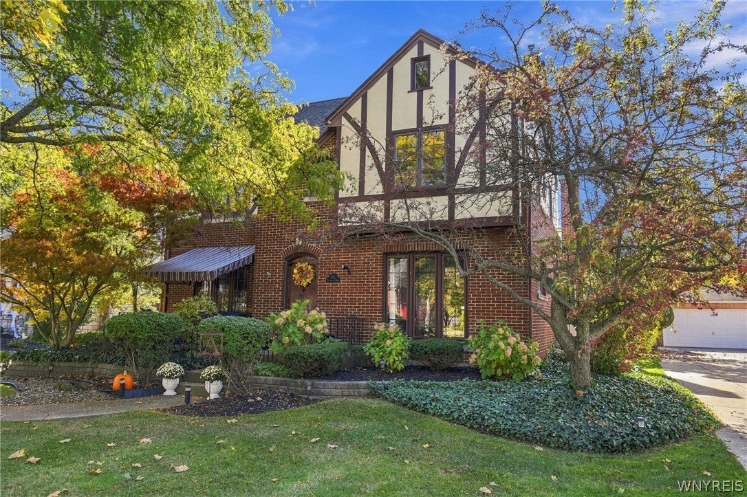 211 Deerhurst Park Boulevard