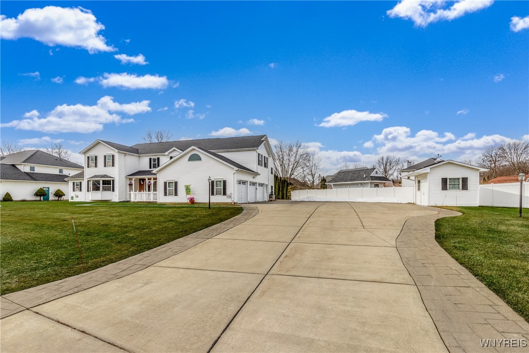 675 Raymond Drive, Lewiston, New York image 2