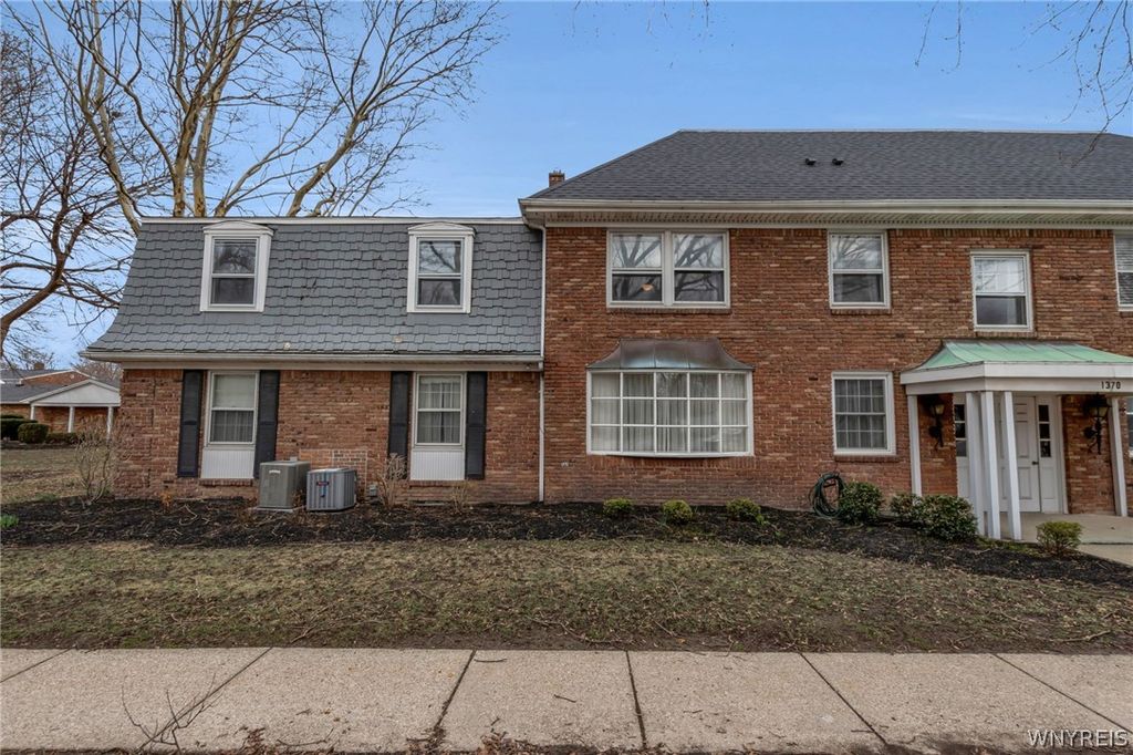 Photo of 1370 Maple Road #5, Amherst, NY 14221 (MLS # B1666676)