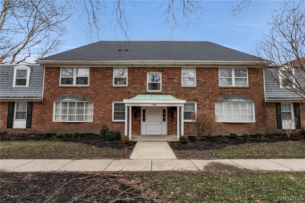 Photo of 1370 Maple Road #5, Amherst, NY 14221 (MLS # B1666676)