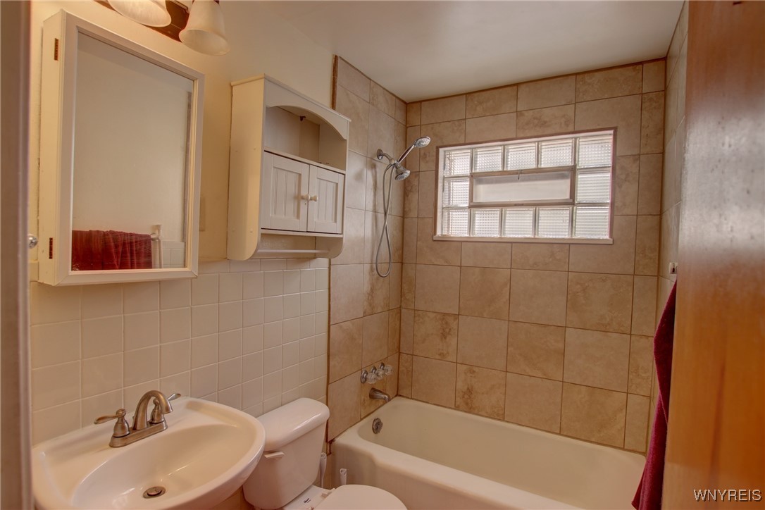 138 Ridgewood Road, Buffalo, New York image 16