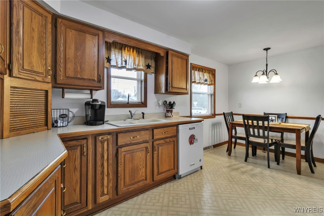 100 Lee Street, Cheektowaga, New York image 15