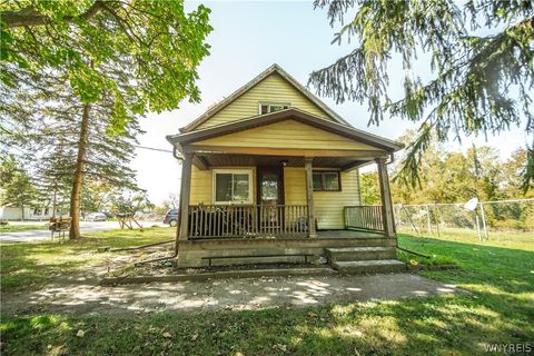 Photo of 4 Wendel Street, Lancaster, NY 14043 (MLS # B1673929)