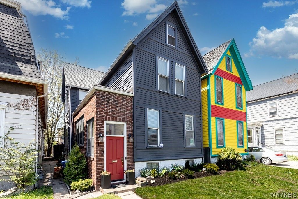 Photo of 142 N Pearl Street, Buffalo, NY 14202 (MLS # B1678842)