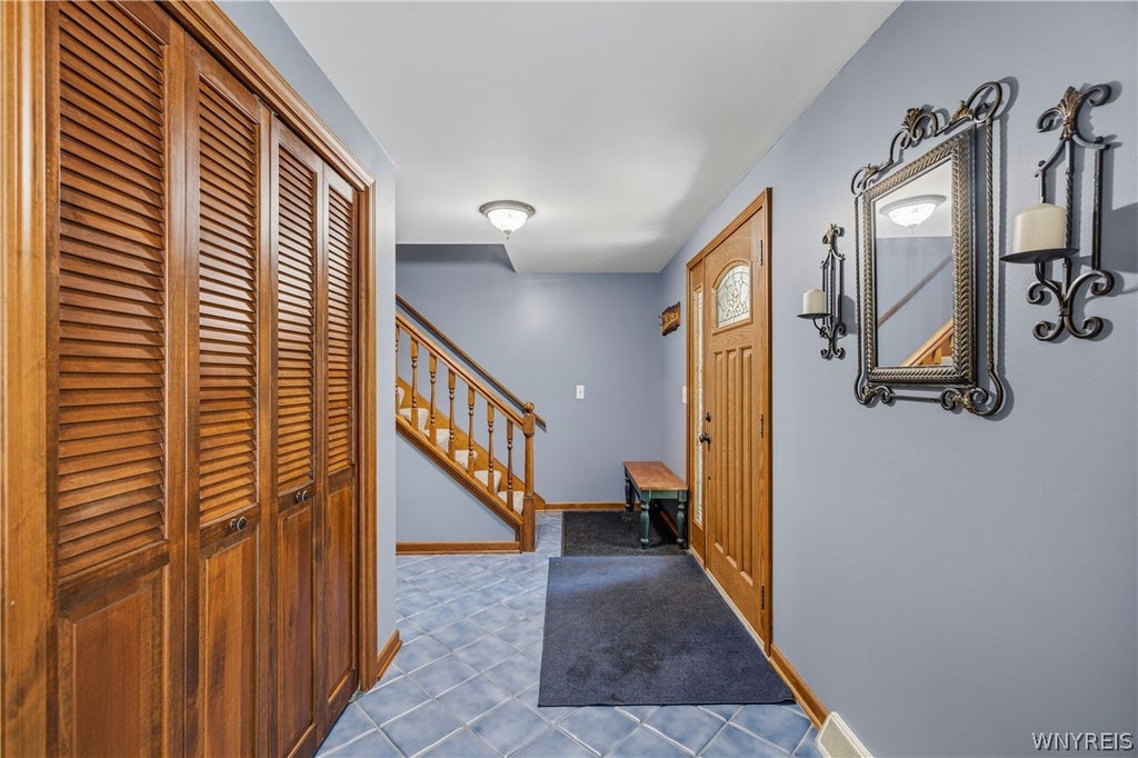 Photo of 7221 Woodhaven Drive, Lockport Town, NY 14094 (MLS # B1694592)