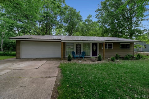 Tiny photo for 449 Kenwood Drive, Lewiston, NY 14092 (MLS # B1689946)
