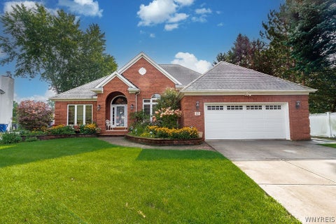 Photo of 27 Brookshire Ct CT, Amherst, NY 14051 (MLS # B1714966)