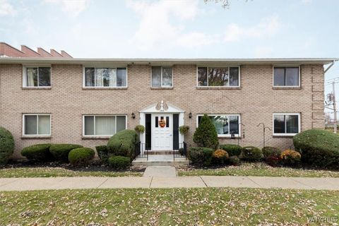Photo of 105 Old Lyme Drive #3, Amherst, NY 14221 (MLS # B1649546)