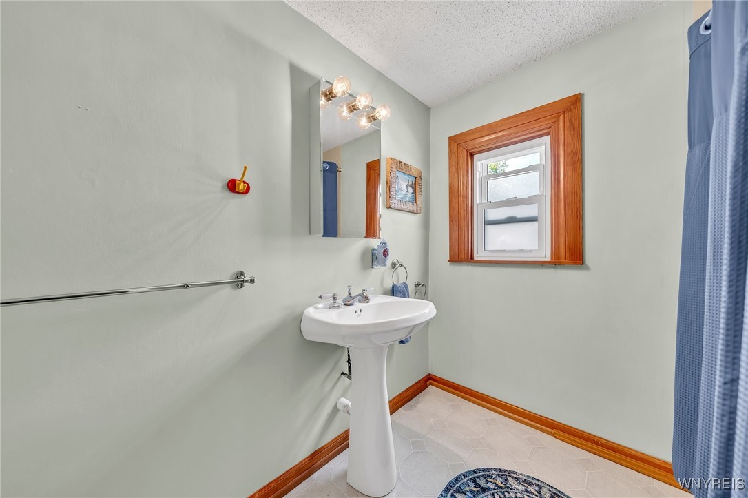 18 Meadowlawn Road, Orchard Park, New York image 12