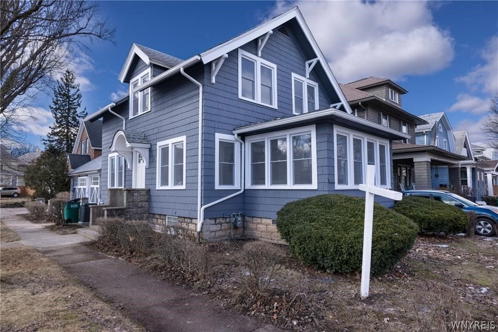 Photo of 58 Montrose Avenue, Buffalo, NY 14214 (MLS # B1665200)