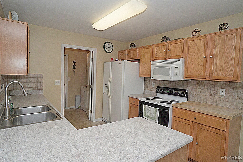 549 Riverwalk Drive, Lewiston, New York image 10