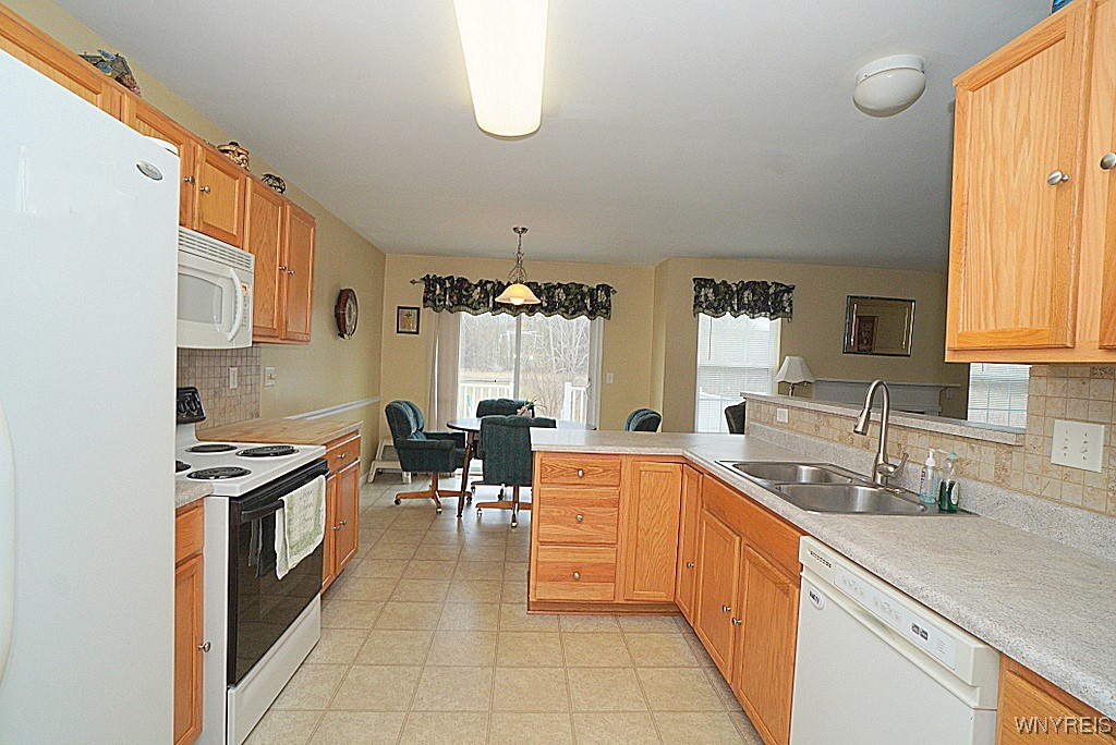 549 Riverwalk Drive, Lewiston, New York image 13