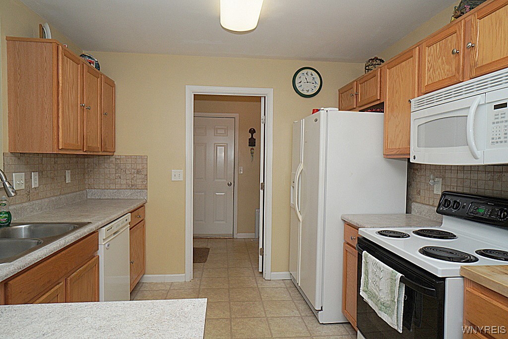 549 Riverwalk Drive, Lewiston, New York image 11