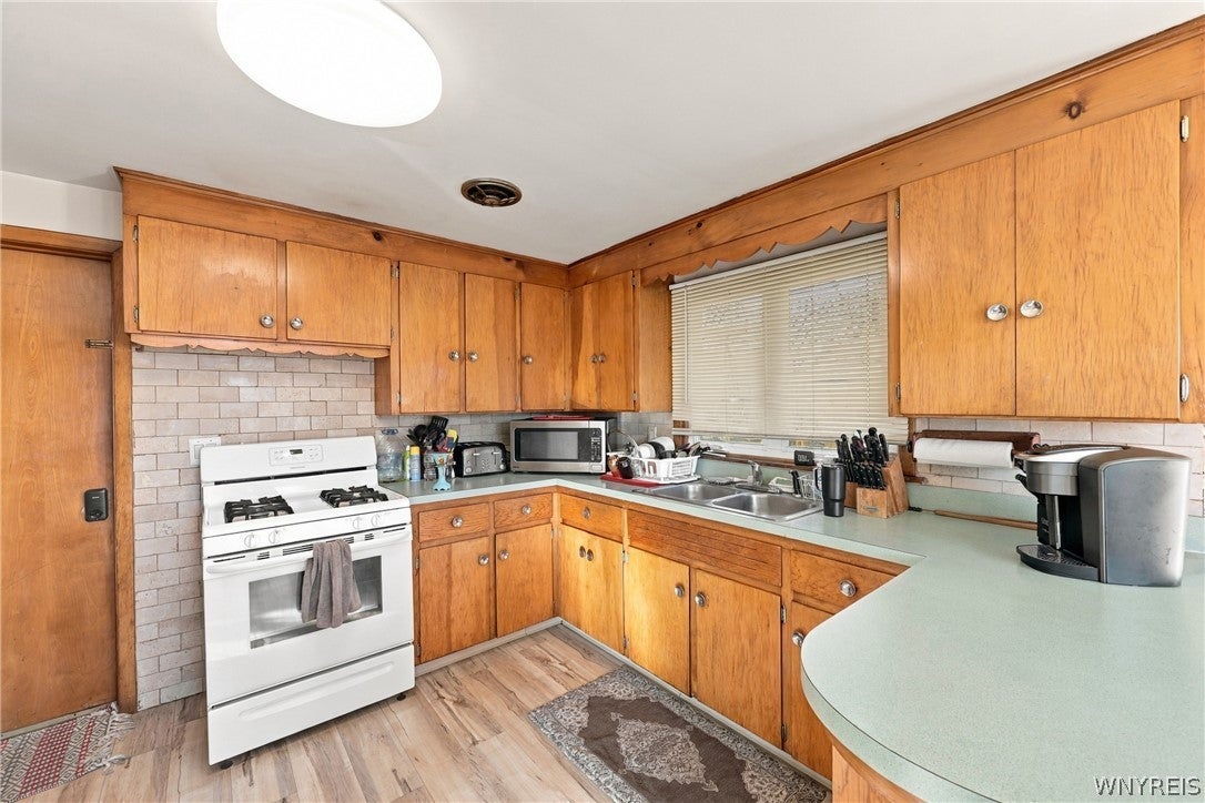 1206 Ridge Road