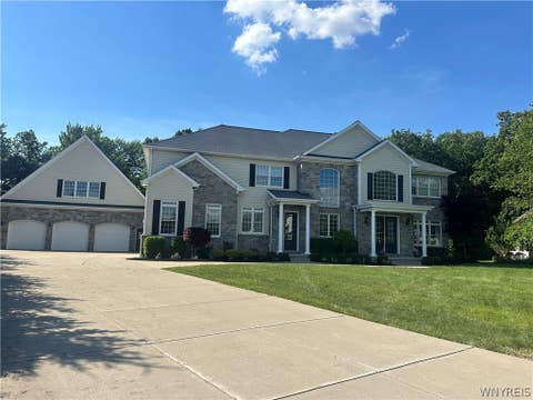 Homes For Sale - 9822 Willowleaf Court<br/> Clarence, NY 14032