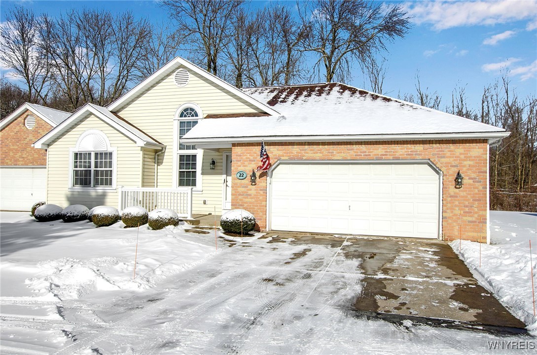 22 Cobblestone Lane, Amherst, New York image 1
