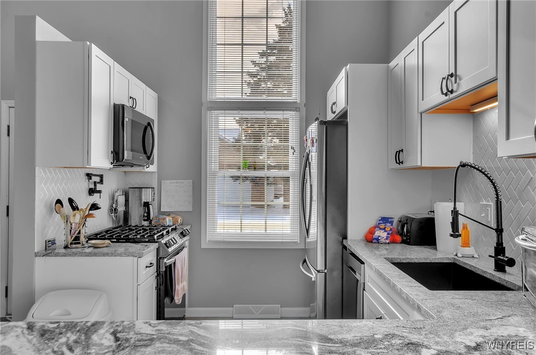 22 Cobblestone Lane, Amherst, New York image 16