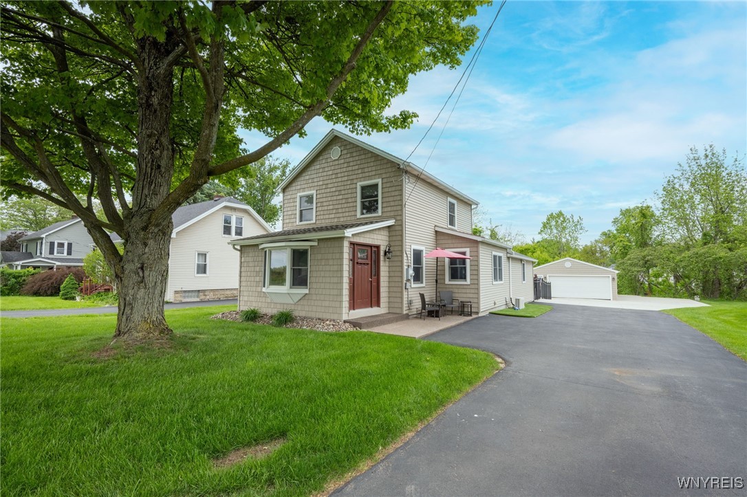 170 Thorn Avenue, Orchard Park, New York image 2